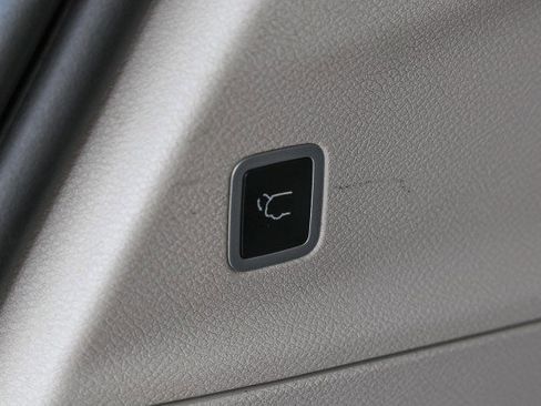 Used 2023 Chrysler Pacifica Touring-L FWD image 29