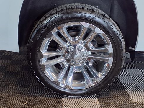 Used 2020 Chevrolet Suburban Premier w/ Premier Plus Edition image 9