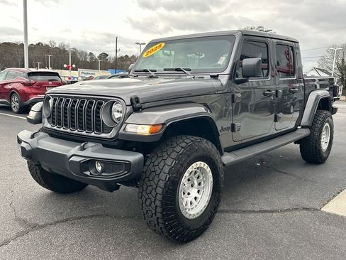 Used 2025 Jeep Gladiator Sport image 7