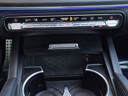 Used 2025 Mercedes-Benz GLS 450 4MATIC image 19