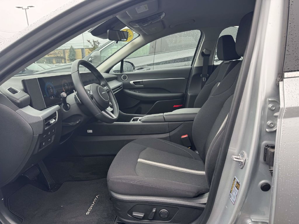 Used 2025 Hyundai Sonata SEL FWD image 15