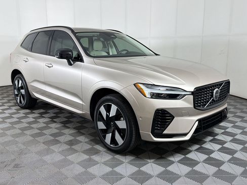 Used 2025 Volvo XC60 T8 Plus w/ Protection Package Premier AWD/4WD image 7