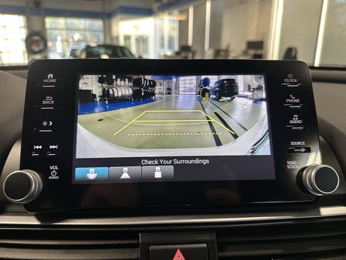 Used 2022 Honda Accord Sport image 11