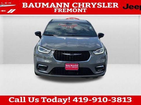 Used 2025 Chrysler Pacifica Select FWD image 8