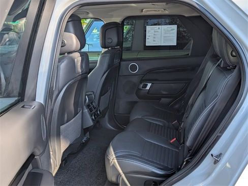 Used 2024 Land Rover Discovery S image 7