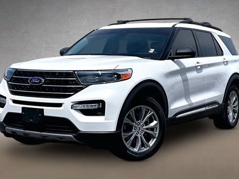 Used 2020 Ford Explorer XLT w/ Equipment Group 202A AWD/4WD image 1
