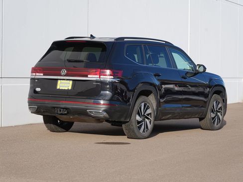 Used 2025 Volkswagen Atlas SE image 3