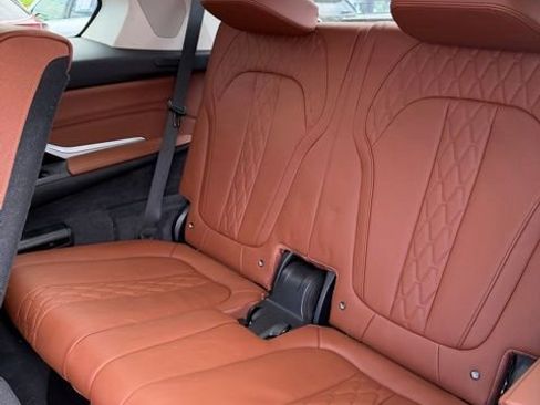 Used 2025 BMW X7 xDrive40i AWD/4WD image 9