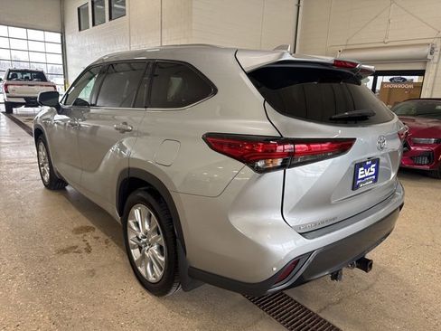 Used 2020 Toyota Highlander Limited image 7