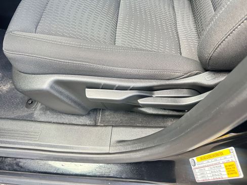 Used 2025 Chevrolet Equinox LT image 23