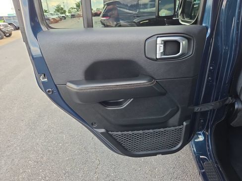 Used 2025 Jeep Wrangler Unlimited Sahara AWD/4WD image 15