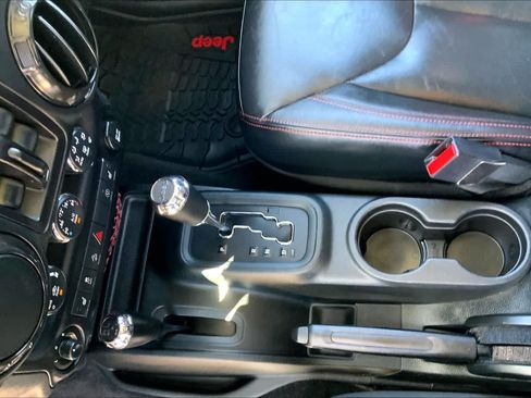 Used 2017 Jeep Wrangler Unlimited Rubicon AWD/4WD image 16