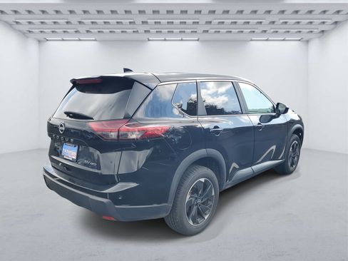 Used 2024 Nissan Rogue SV image 4