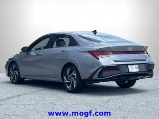 Used 2025 Hyundai Elantra SEL FWD video 2