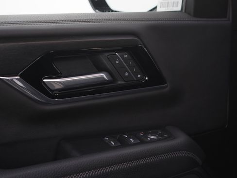 Used 2025 GMC Yukon XL Denali AWD/4WD image 22
