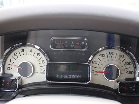 Used 2011 Ford Expedition XLT AWD/4WD image 32