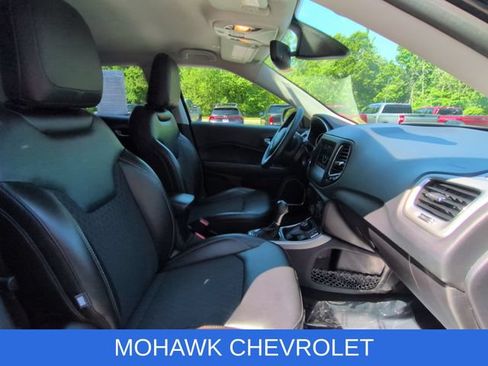 Used 2019 Jeep Compass Latitude w/ Popular Equipment Group AWD/4WD image 29