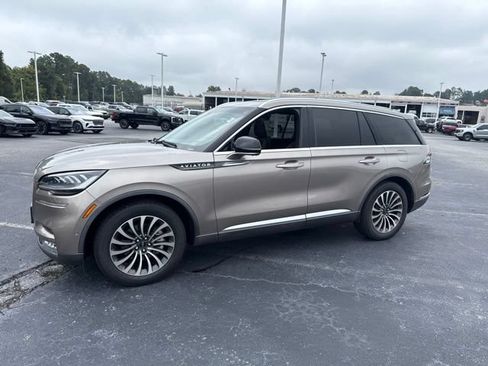 Used 2021 Lincoln Aviator Reserve w/ Equipment Group 201A RWD image 11