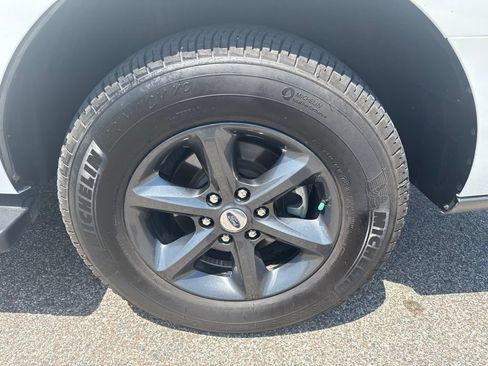 Used 2020 Ford Expedition XLT w/ Equipment Group 202A AWD/4WD image 5