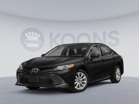 Used 2018 Toyota Camry SE FWD image 1