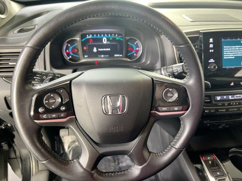 Used 2022 Honda Pilot Touring image 11