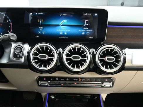 Used 2020 Mercedes-Benz GLB 250 GLB 250 w/ Premium Package image 22