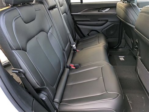 New 2025 Jeep Grand Cherokee Limited image 27