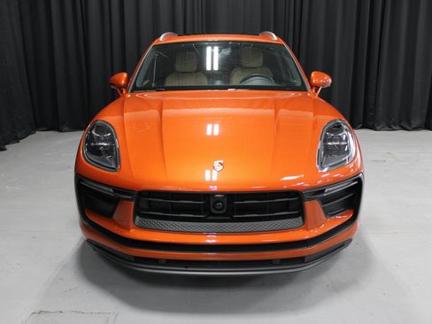 Certified 2025 Porsche Macan image 11