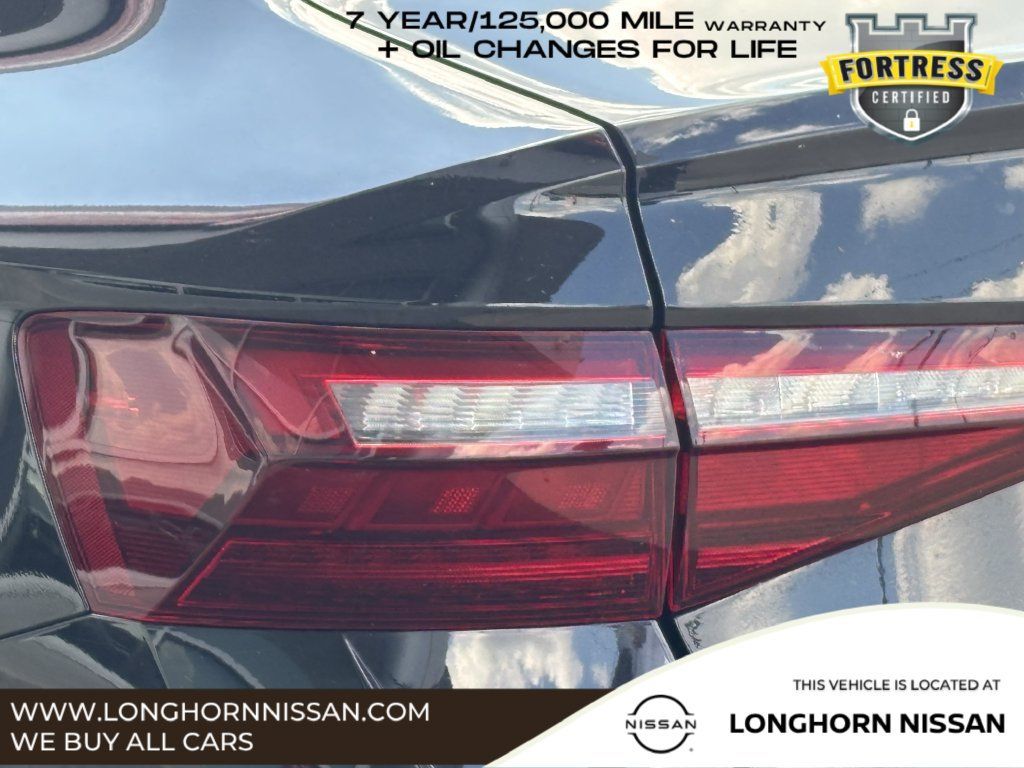 Used 2025 Volkswagen Jetta SE FWD image 5