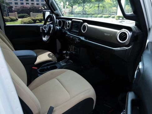 Used 2020 Jeep Wrangler Unlimited Sahara AWD/4WD image 18