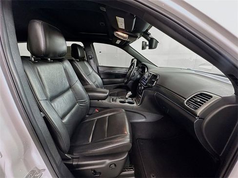 Used 2020 Jeep Grand Cherokee Limited image 28