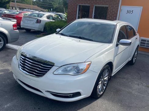 Used 2011 Chrysler 200 Limited image 1