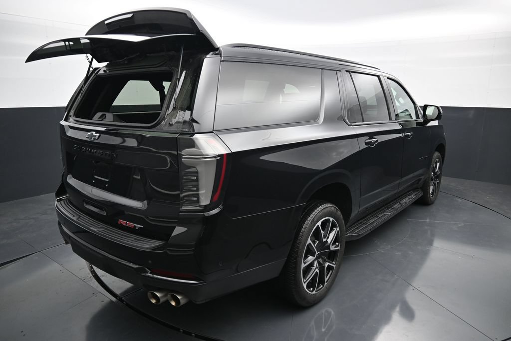 Used 2025 Chevrolet Suburban RST w/ Comfort Package AWD/4WD image 12