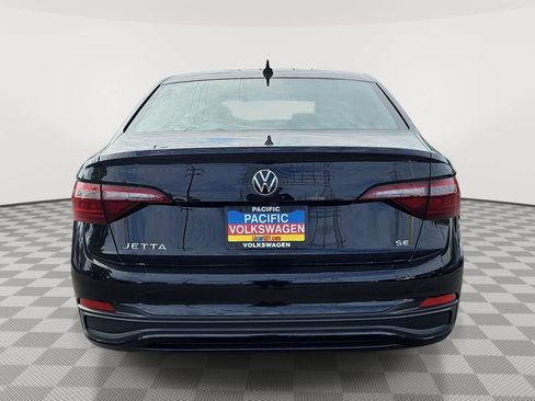 Used 2022 Volkswagen Jetta SE w/ Panoramic Sunroof Package FWD image 6
