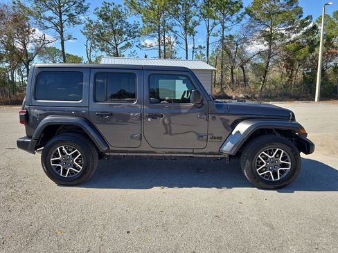 Certified 2025 Jeep Wrangler Sahara image 3