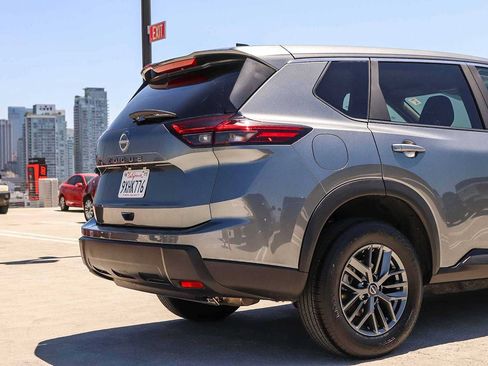 Used 2026 Nissan Rogue SV FWD image 9