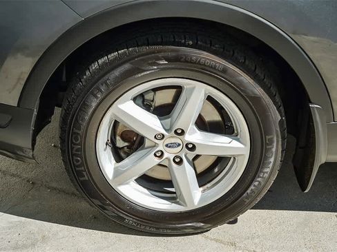 Used 2018 Ford Explorer XLT w/ Equipment Group 202A image 10