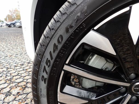 Certified 2025 Volvo XC90 B5 Plus image 30