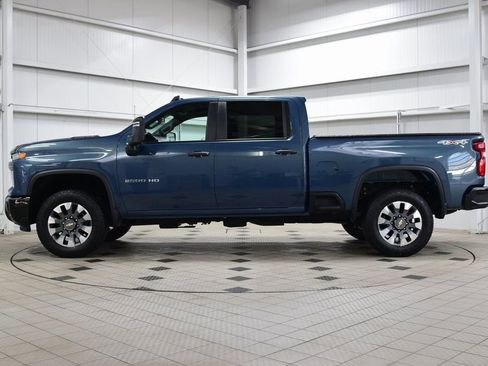 Used 2025 Chevrolet Silverado 2500 Custom w/ Custom Value Package AWD/4WD image 4