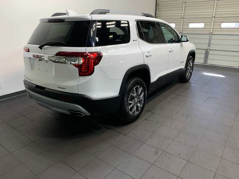 Used 2023 GMC Acadia SLT image 3