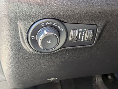 Used 2022 Jeep Compass Latitude w/ Sun and Sound Group image 15