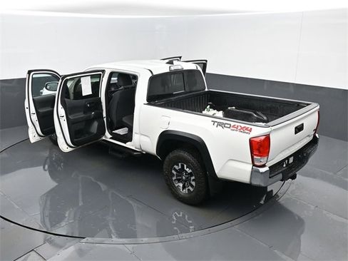 Used 2019 Toyota Tacoma TRD Off-Road image 25