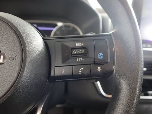 Used 2023 Nissan Rogue SV image 38