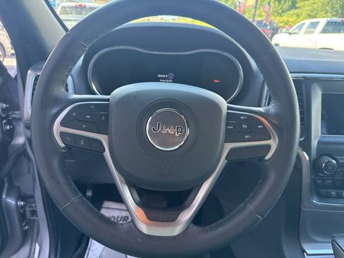 Used 2019 Jeep Grand Cherokee Laredo AWD/4WD image 25