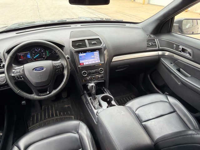 Used 2019 Ford Explorer XLT w/ Equipment Group 202A AWD/4WD image 18