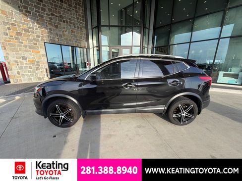 Used 2018 Nissan Rogue Sport SL FWD image 2