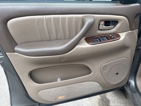 Used 2004 Toyota Sequoia Limited RWD image 9