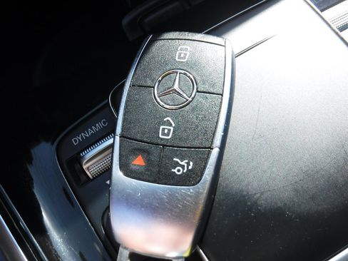 Used 2023 Mercedes-Benz GLB 250 image 24