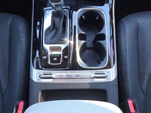 Used 2024 Kia Carnival SX Prestige image 36