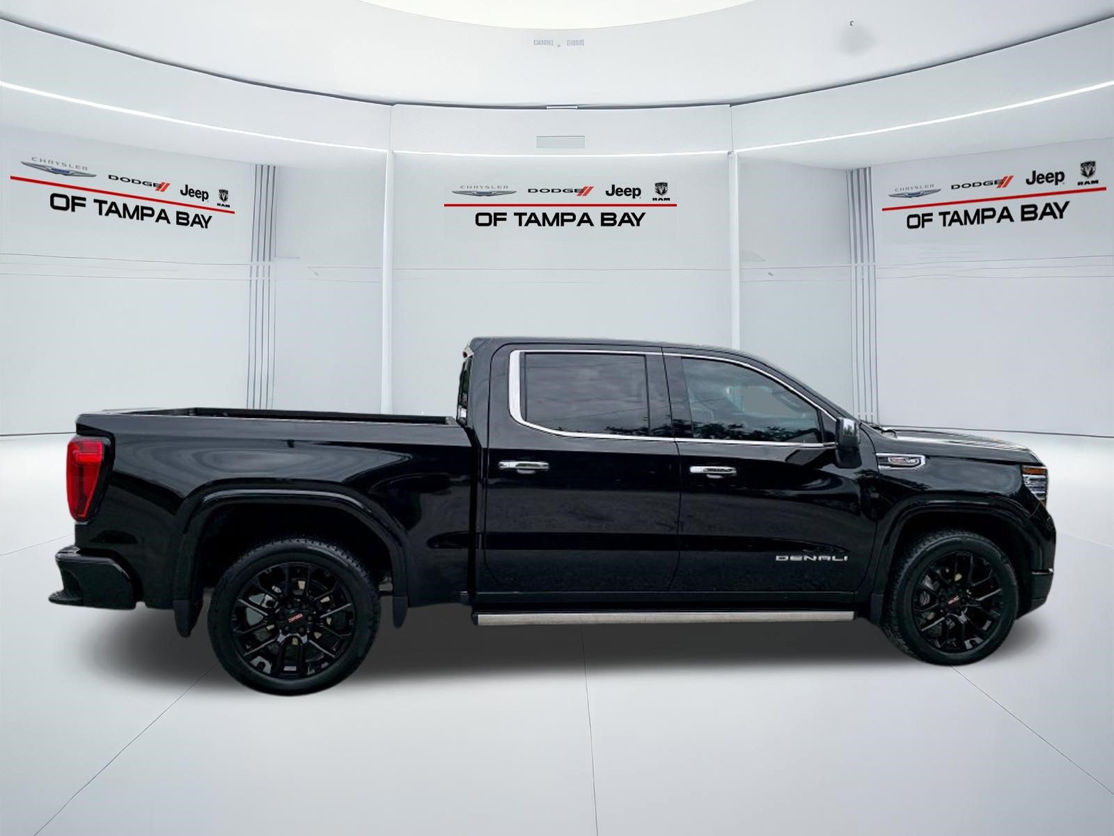 Used 2025 GMC Sierra 1500 Denali AWD/4WD image 9